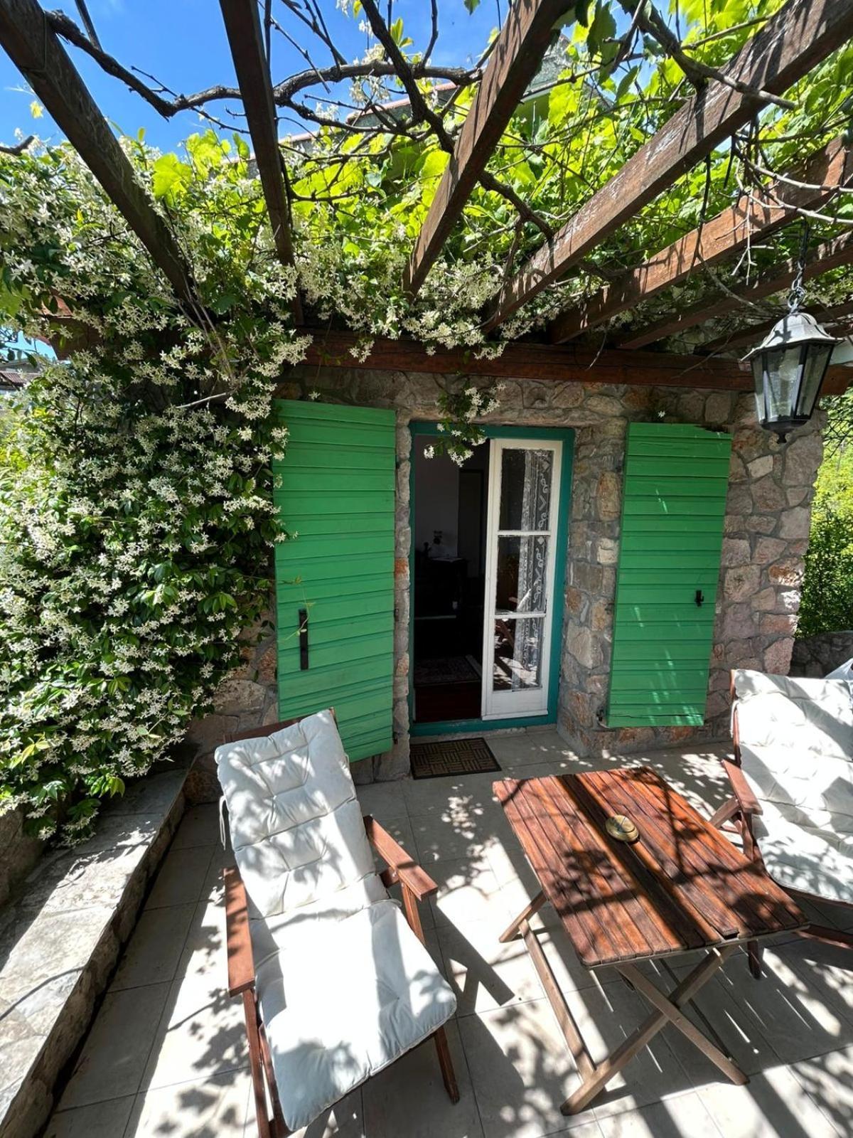 Lake House Puro Dodosi Exterior photo