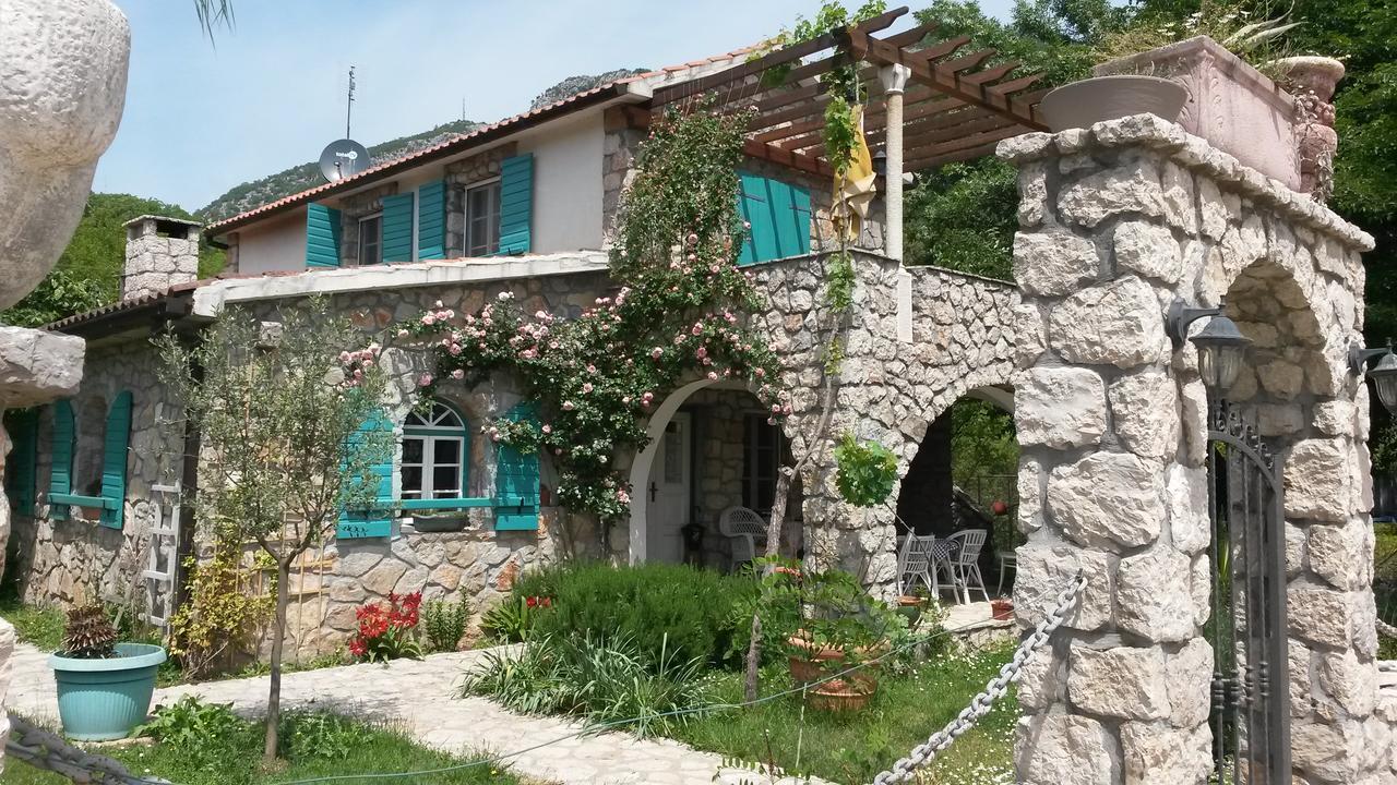 Lake House Puro Dodosi Exterior photo